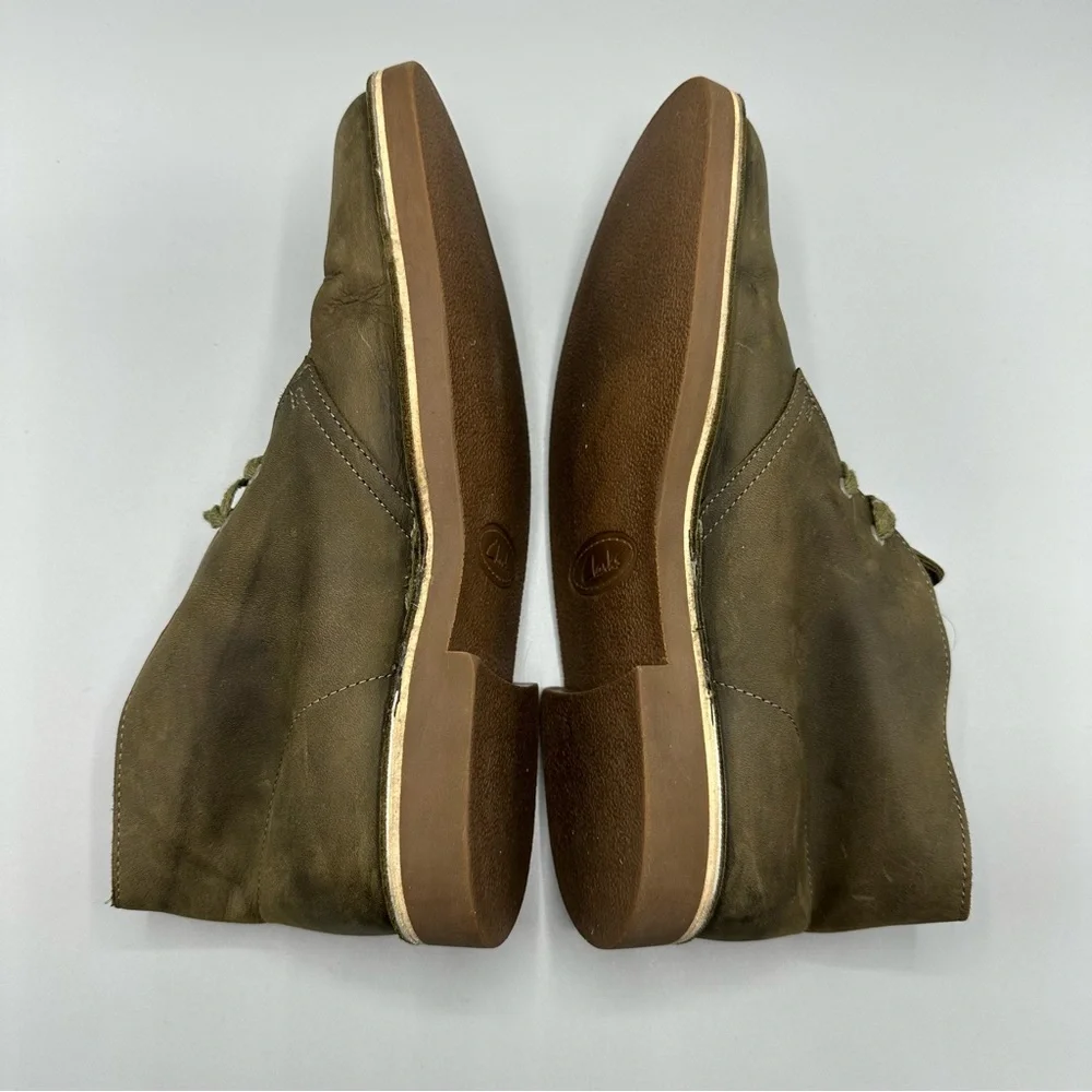 Clarks 15522 Greenish Gray Distressed Leather Chukka Boots Men's Size 8.5